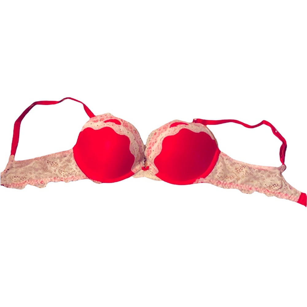 Victoria Secret Push-up bra delicate scalloped white lace trim along the cups.